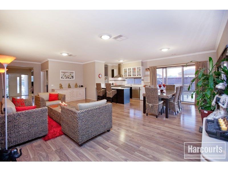 16 Winneke Way, Pakenham VIC 3810
