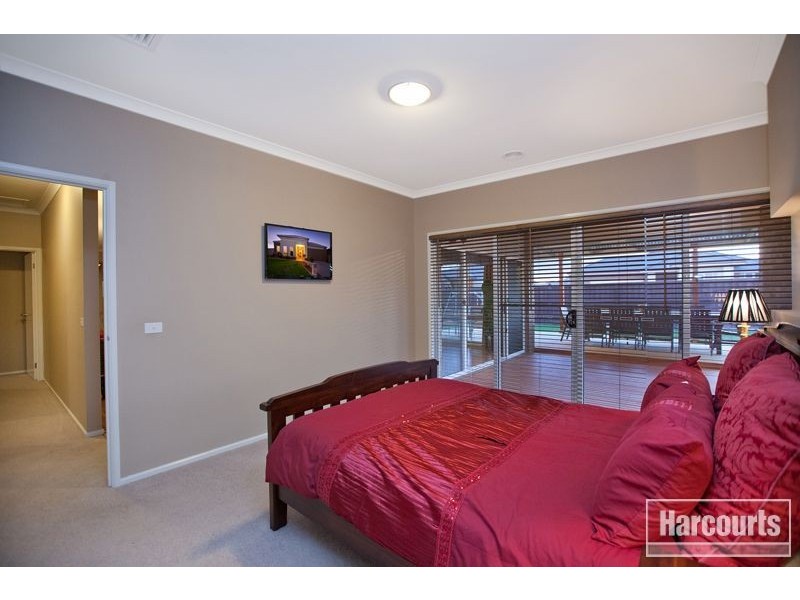 16 Winneke Way, Pakenham VIC 3810