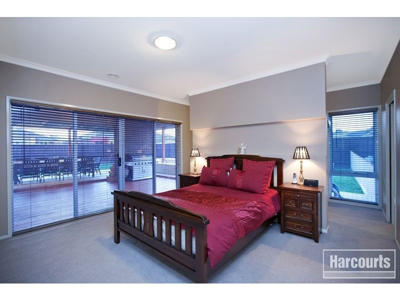 16 Winneke Way, Pakenham VIC 3810