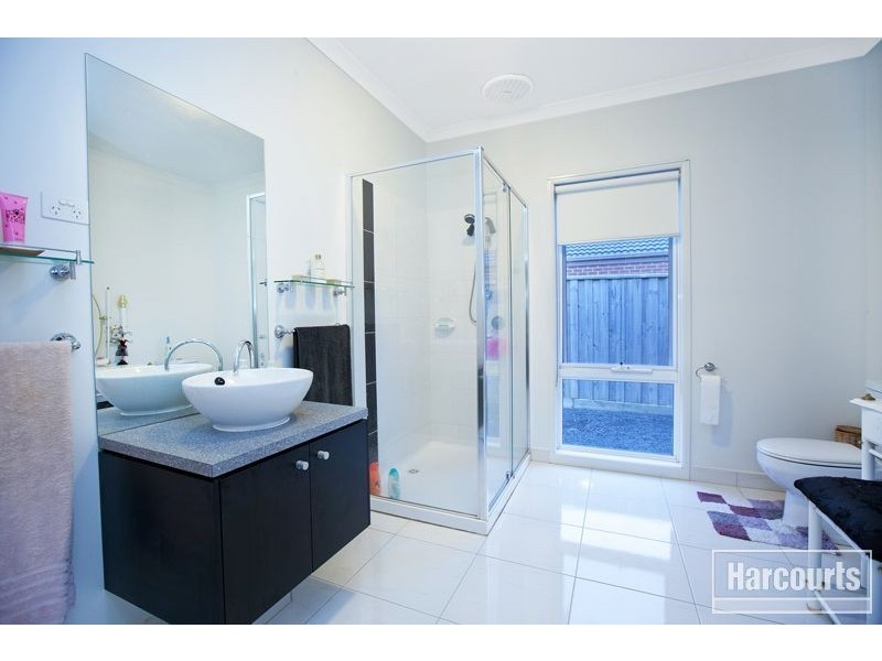 16 Winneke Way, Pakenham VIC 3810