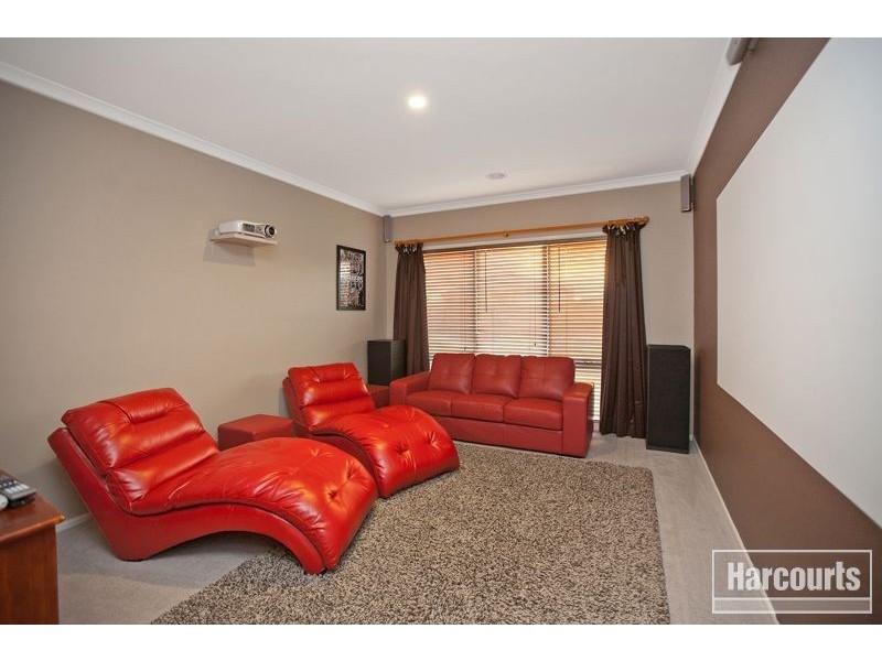 16 Winneke Way, Pakenham VIC 3810