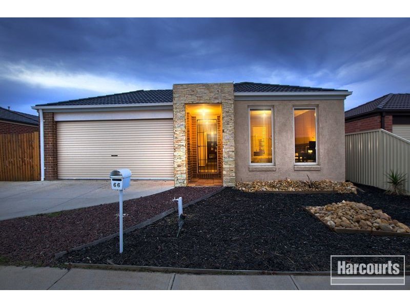 66 Bluehills Boulevard, Pakenham VIC 3810