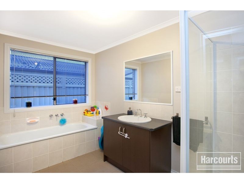 66 Bluehills Boulevard, Pakenham VIC 3810