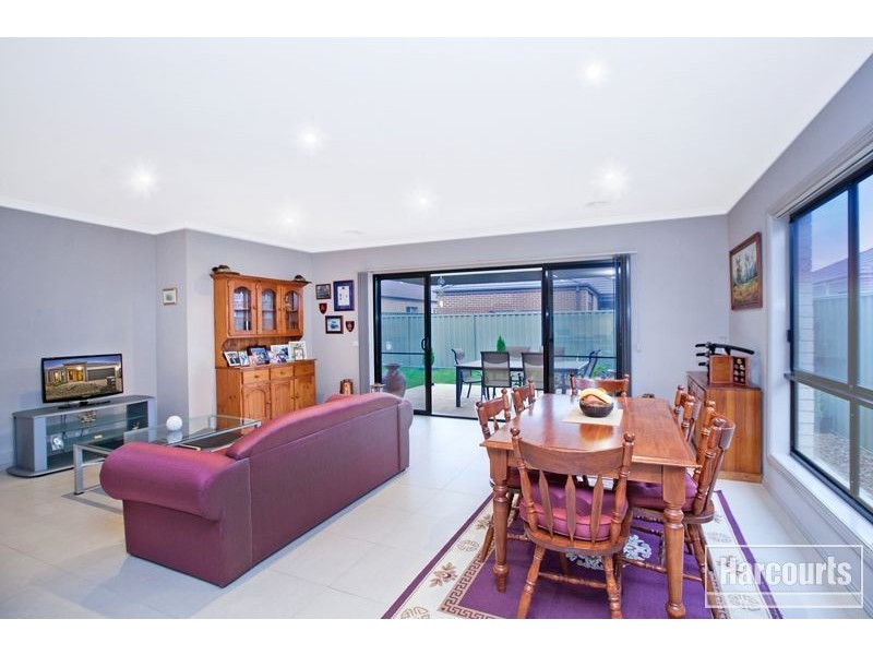 43 Cohens Way, Pakenham VIC 3810