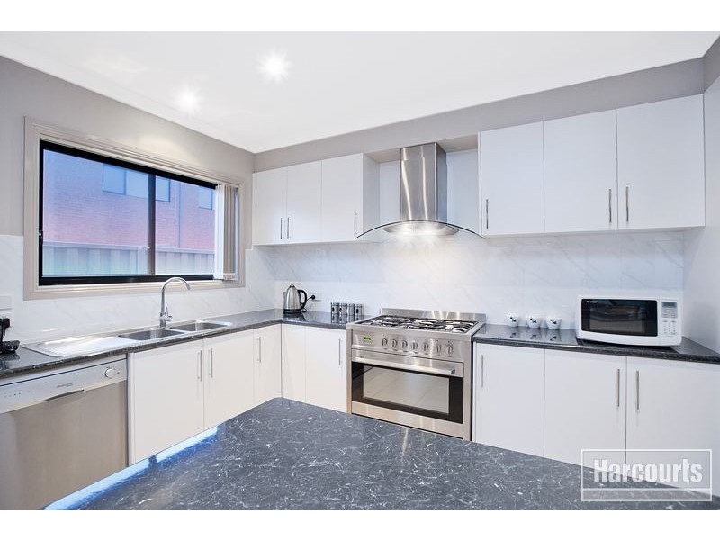 43 Cohens Way, Pakenham VIC 3810