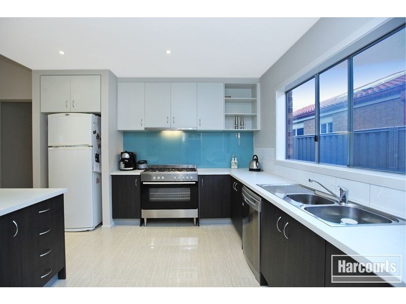 43 Villella Drive, Pakenham VIC 3810