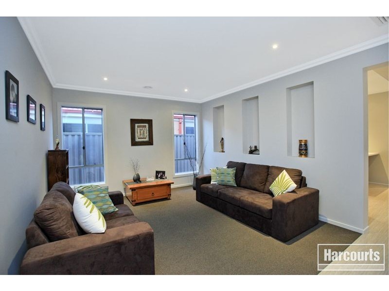 43 Villella Drive, Pakenham VIC 3810