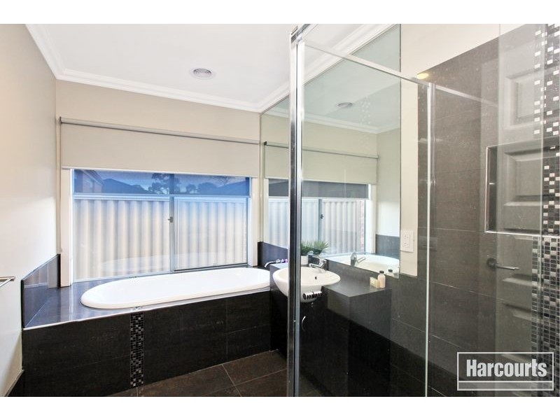 43 Villella Drive, Pakenham VIC 3810