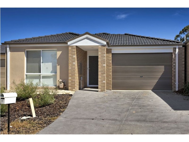 10 Versace Court, Pakenham VIC 3810