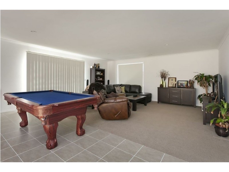 10 Versace Court, Pakenham VIC 3810