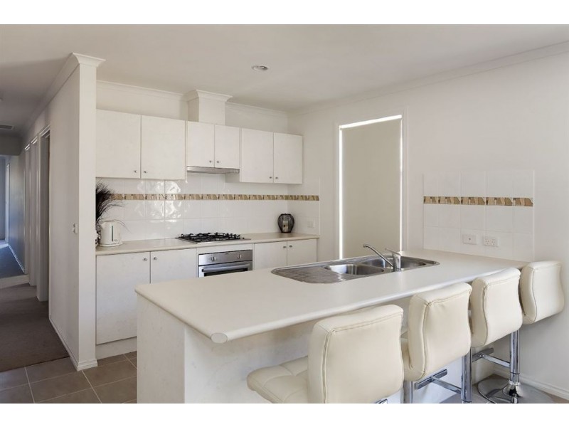 10 Versace Court, Pakenham VIC 3810