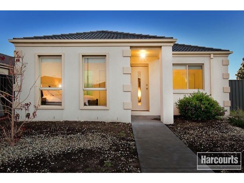 18 Mirabelle Street, Pakenham VIC 3810