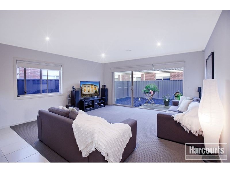 18 Mirabelle Street, Pakenham VIC 3810