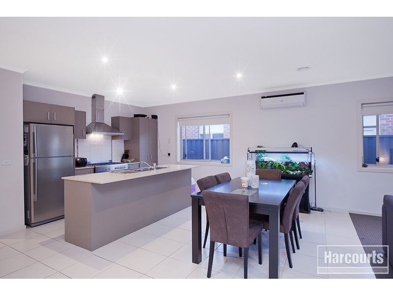 18 Mirabelle Street, Pakenham VIC 3810