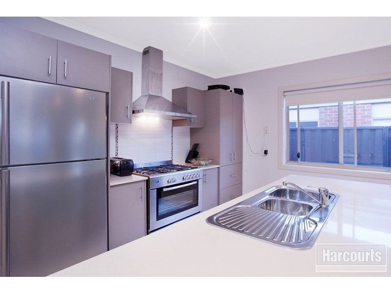 18 Mirabelle Street, Pakenham VIC 3810