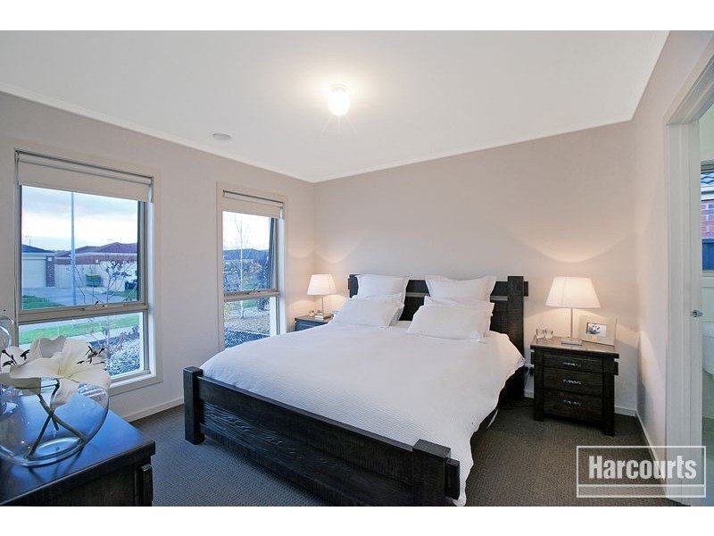 18 Mirabelle Street, Pakenham VIC 3810