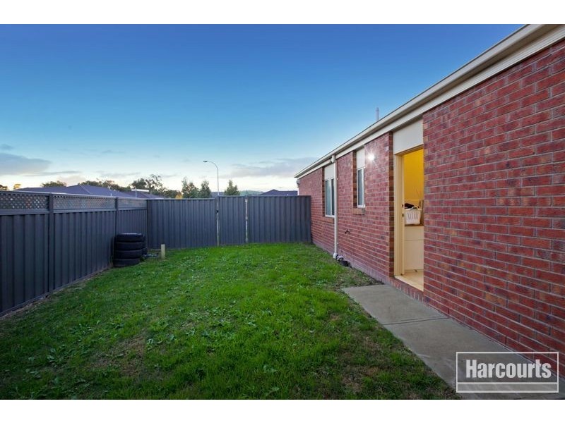18 Mirabelle Street, Pakenham VIC 3810