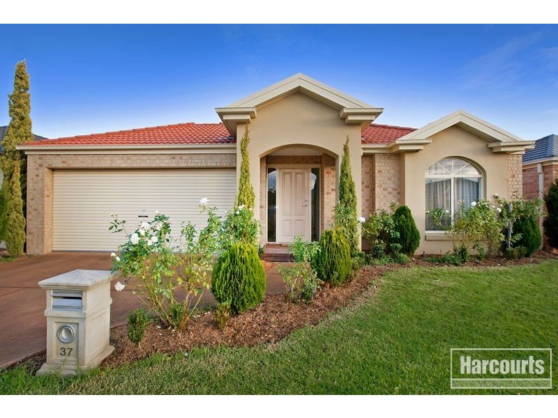 37 Scarlet Crescent, Pakenham VIC 3810