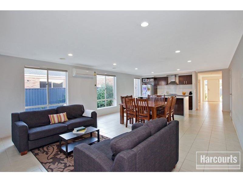 37 Scarlet Crescent, Pakenham VIC 3810