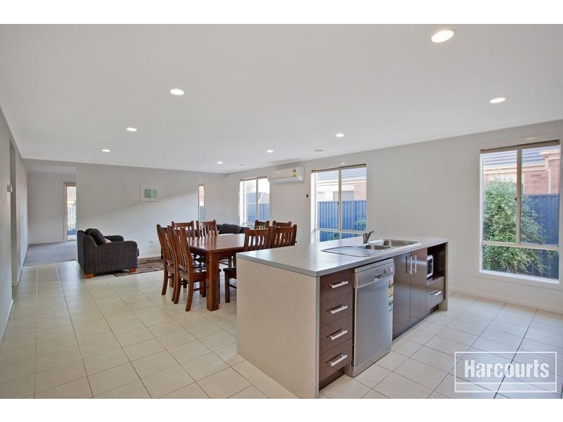 37 Scarlet Crescent, Pakenham VIC 3810