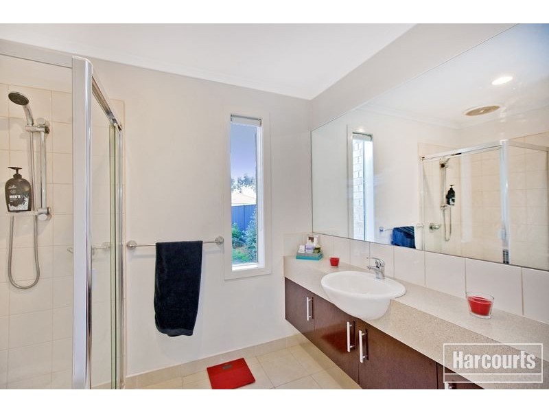 37 Scarlet Crescent, Pakenham VIC 3810