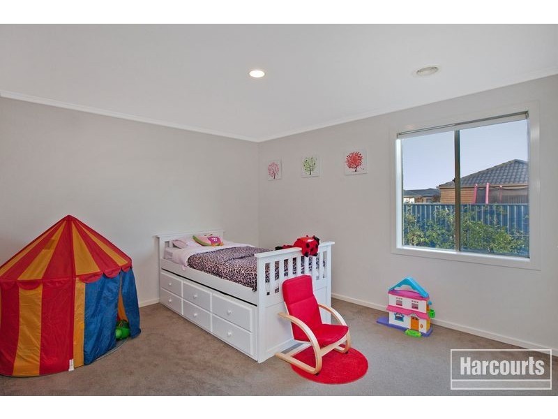 37 Scarlet Crescent, Pakenham VIC 3810