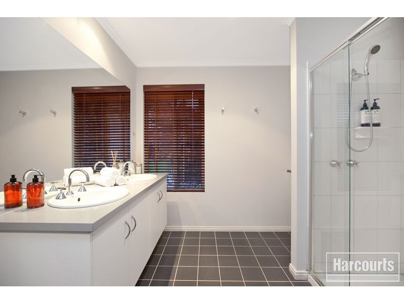 67 Sandalwood Drive, Pakenham VIC 3810