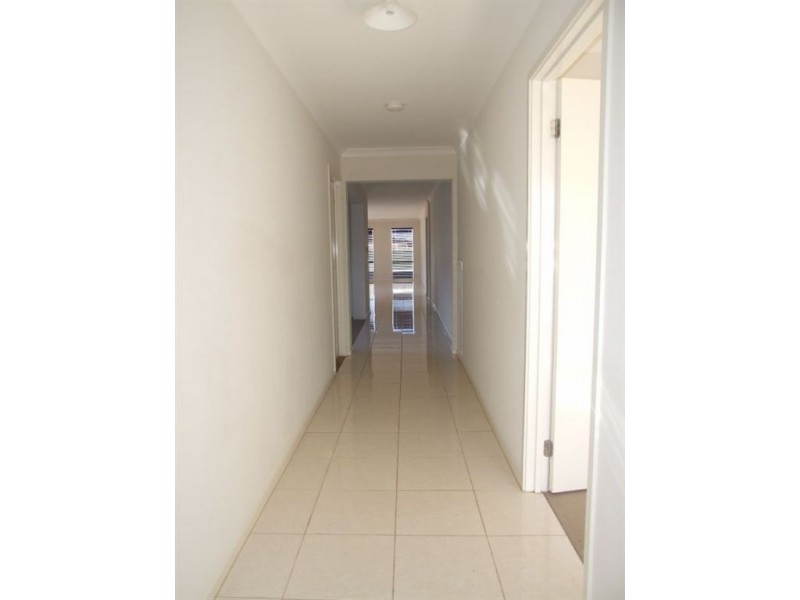 11 Orchard Valley Ave, Pakenham VIC 3810