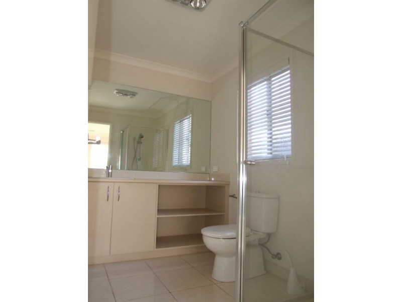 11 Orchard Valley Ave, Pakenham VIC 3810