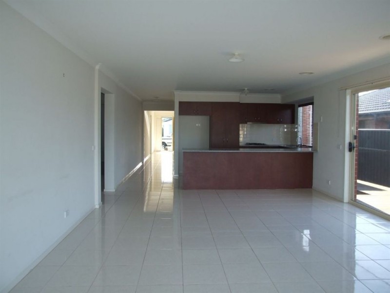 11 Orchard Valley Ave, Pakenham VIC 3810