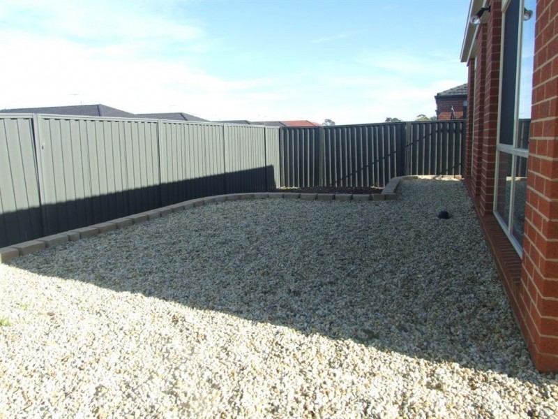 11 Orchard Valley Ave, Pakenham VIC 3810