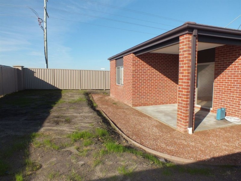 2 Hamish Avenue, Pakenham VIC 3810