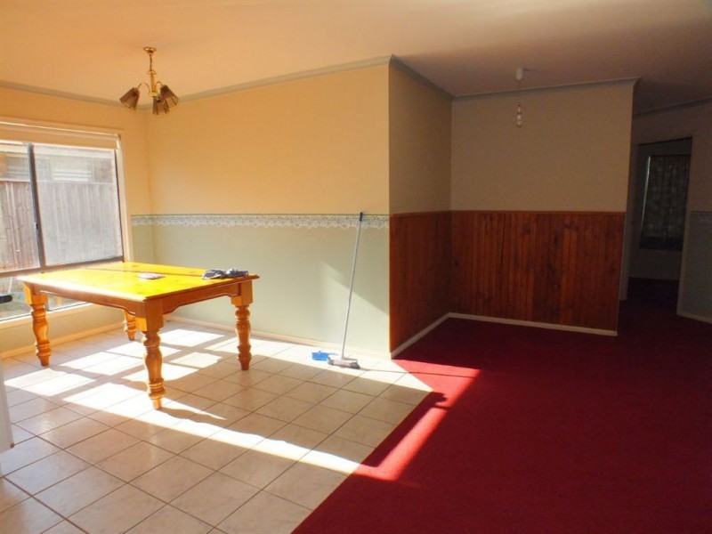 98 Ebony Drive, Pakenham VIC 3810