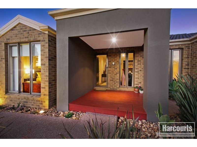 8 Lucerne Circuit, Pakenham VIC 3810