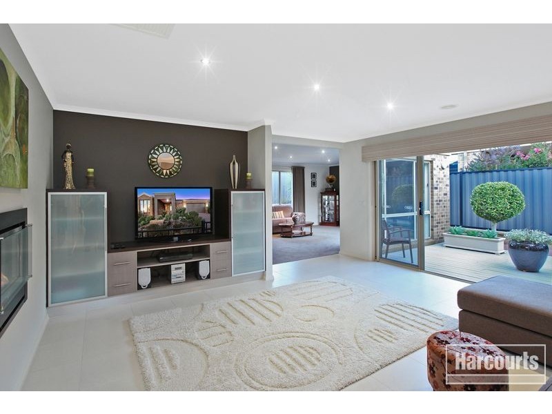 8 Lucerne Circuit, Pakenham VIC 3810