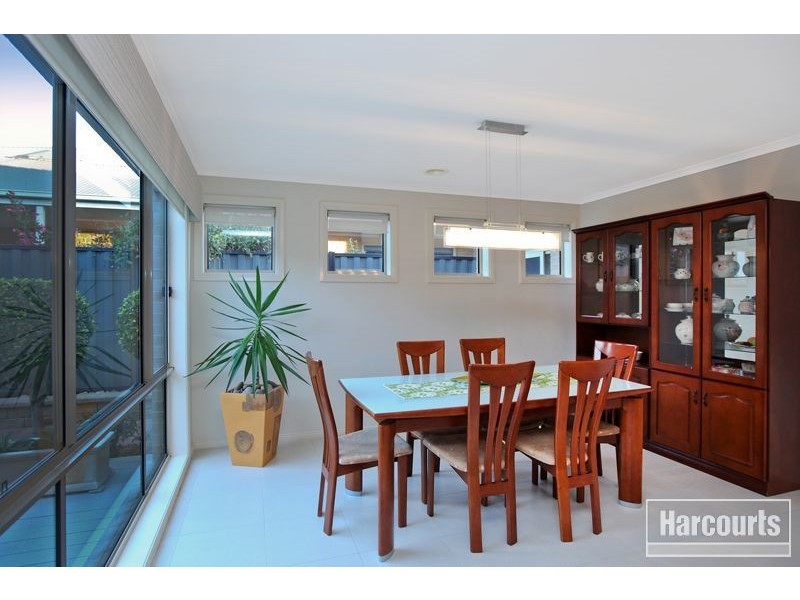 8 Lucerne Circuit, Pakenham VIC 3810