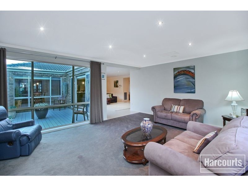 8 Lucerne Circuit, Pakenham VIC 3810