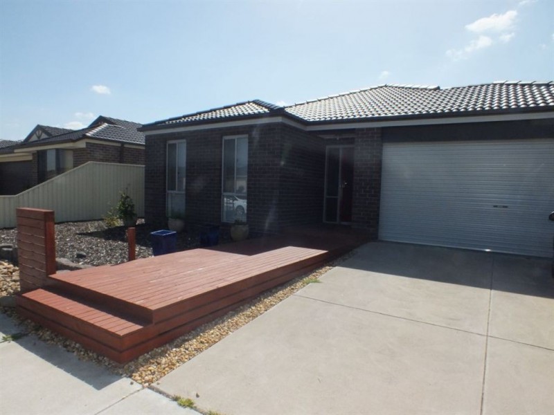 8 Salvia Ave, Pakenham VIC 3810