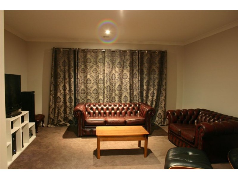 8 Salvia Ave, Pakenham VIC 3810