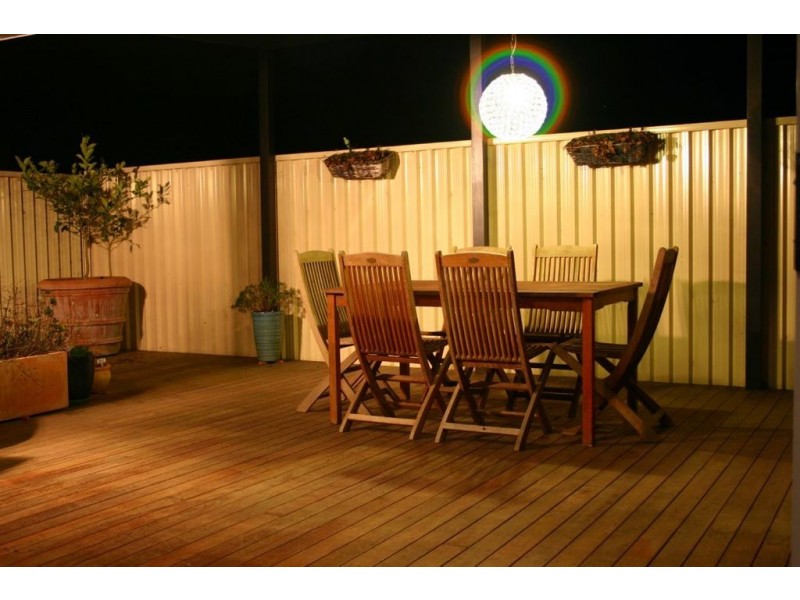 8 Salvia Ave, Pakenham VIC 3810