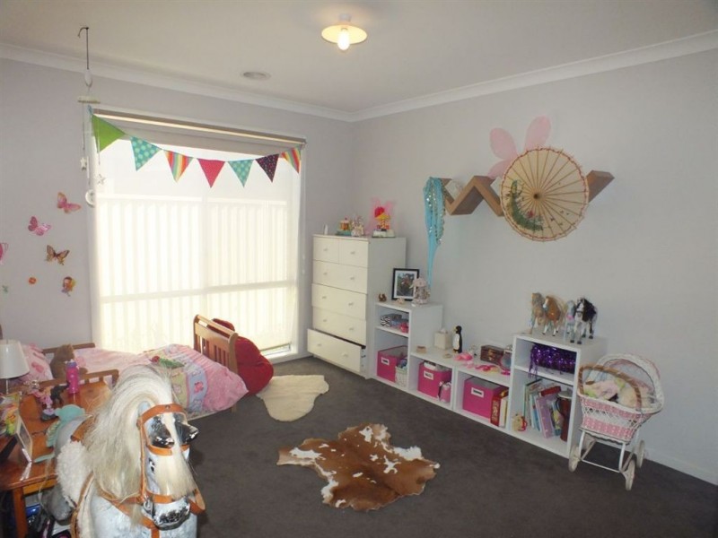 8 Salvia Ave, Pakenham VIC 3810