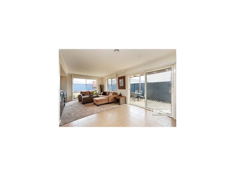 4 Dianella Close, Pakenham VIC 3810