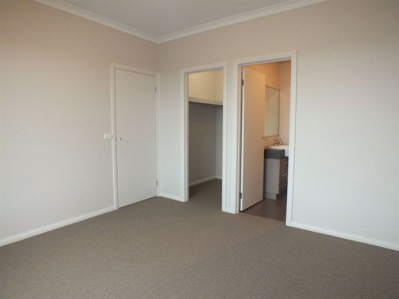 5 Ivy Leaf Road, Pakenham VIC 3810