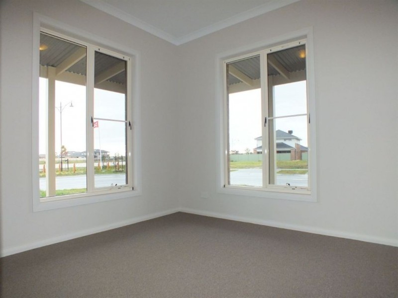 5 Ivy Leaf Road, Pakenham VIC 3810