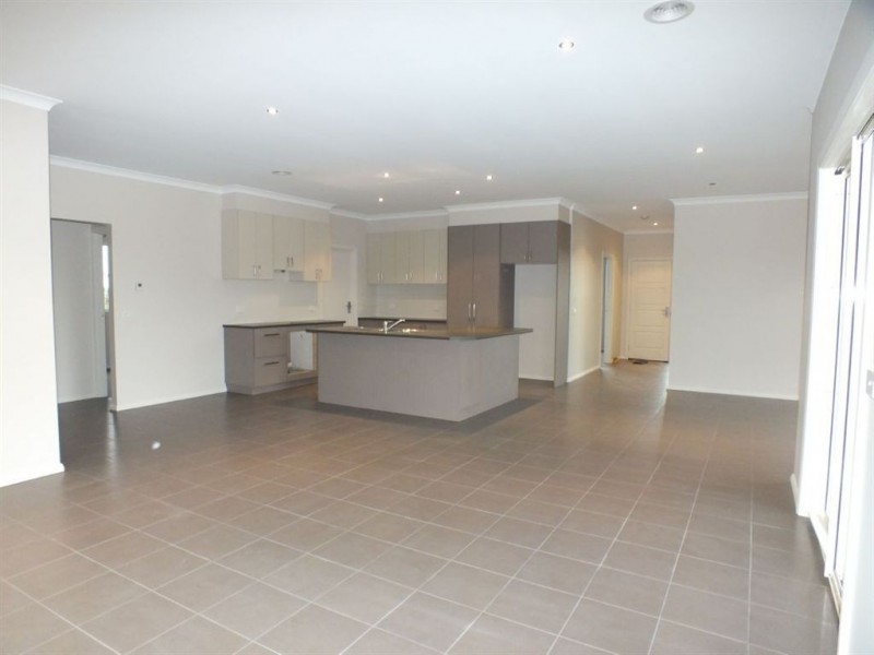 5 Ivy Leaf Road, Pakenham VIC 3810