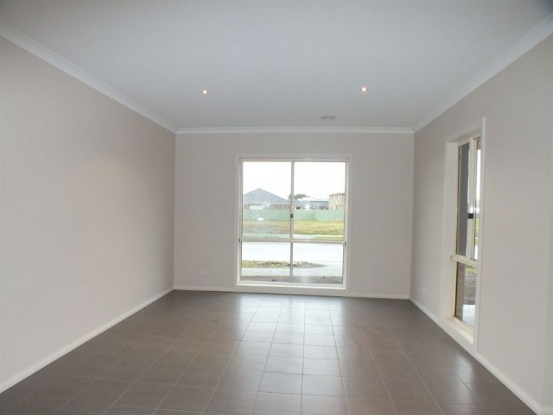 5 Ivy Leaf Road, Pakenham VIC 3810