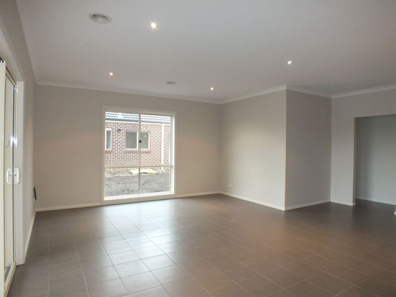 5 Ivy Leaf Road, Pakenham VIC 3810