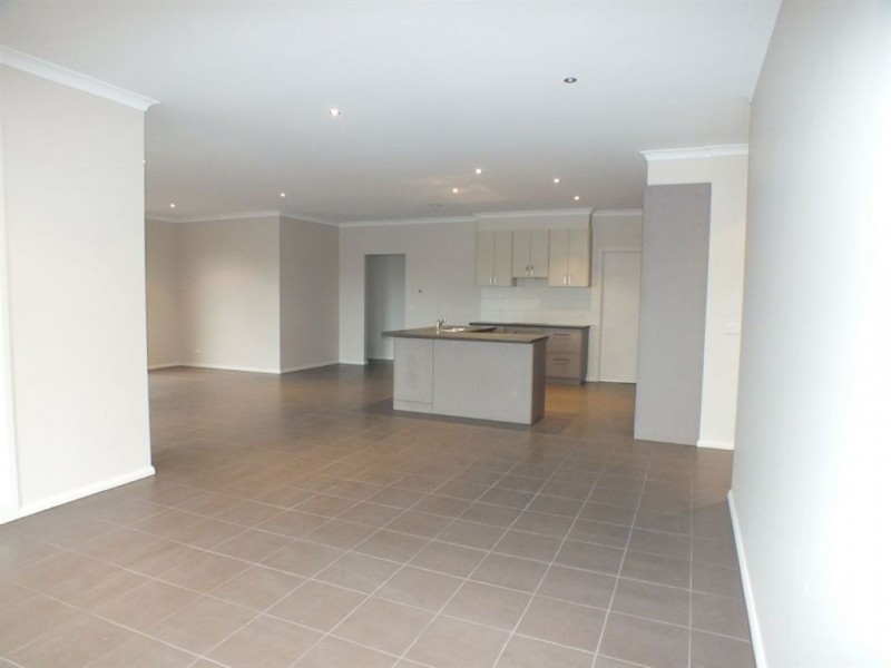 5 Ivy Leaf Road, Pakenham VIC 3810