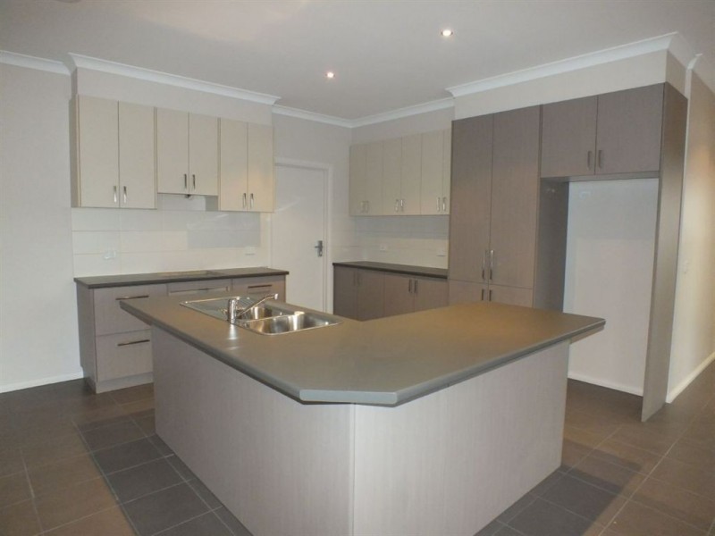 5 Ivy Leaf Road, Pakenham VIC 3810