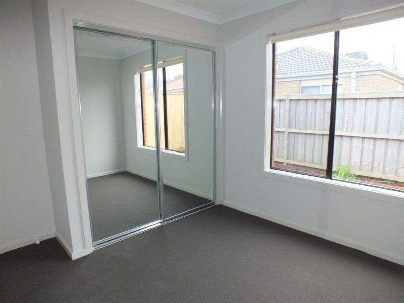 5 Albany Crescent, Pakenham VIC 3810